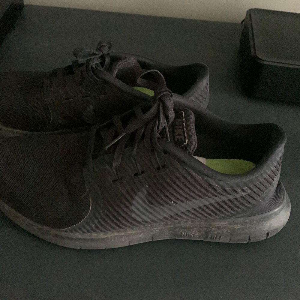 Nike black sneakers